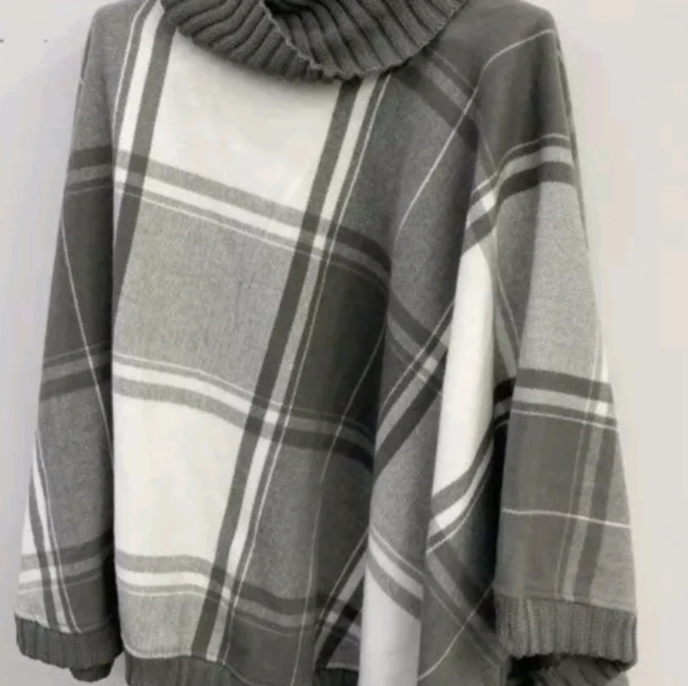 Charlie Paige Women's White And Gray Poncho One Size NWT MSRP $49.95